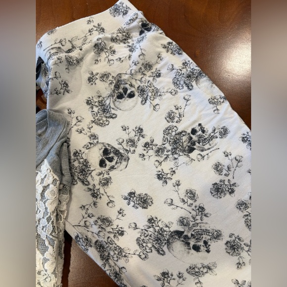 Tabitha Gray,💀skull &roses lounge bottoms(bottoms only) - Picture 4 of 7